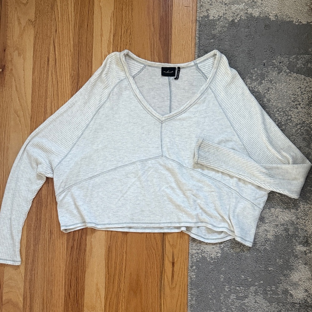 Urban Outfitters Light Gray V-Neck Long Sleeve Top